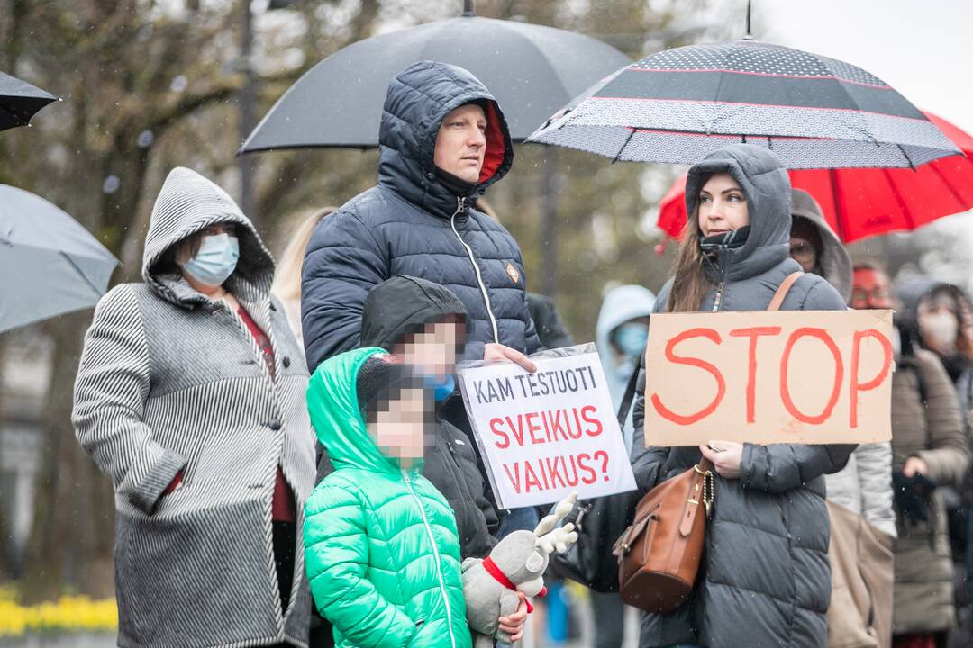 Tėvų protestas prieš vaikų testavimą