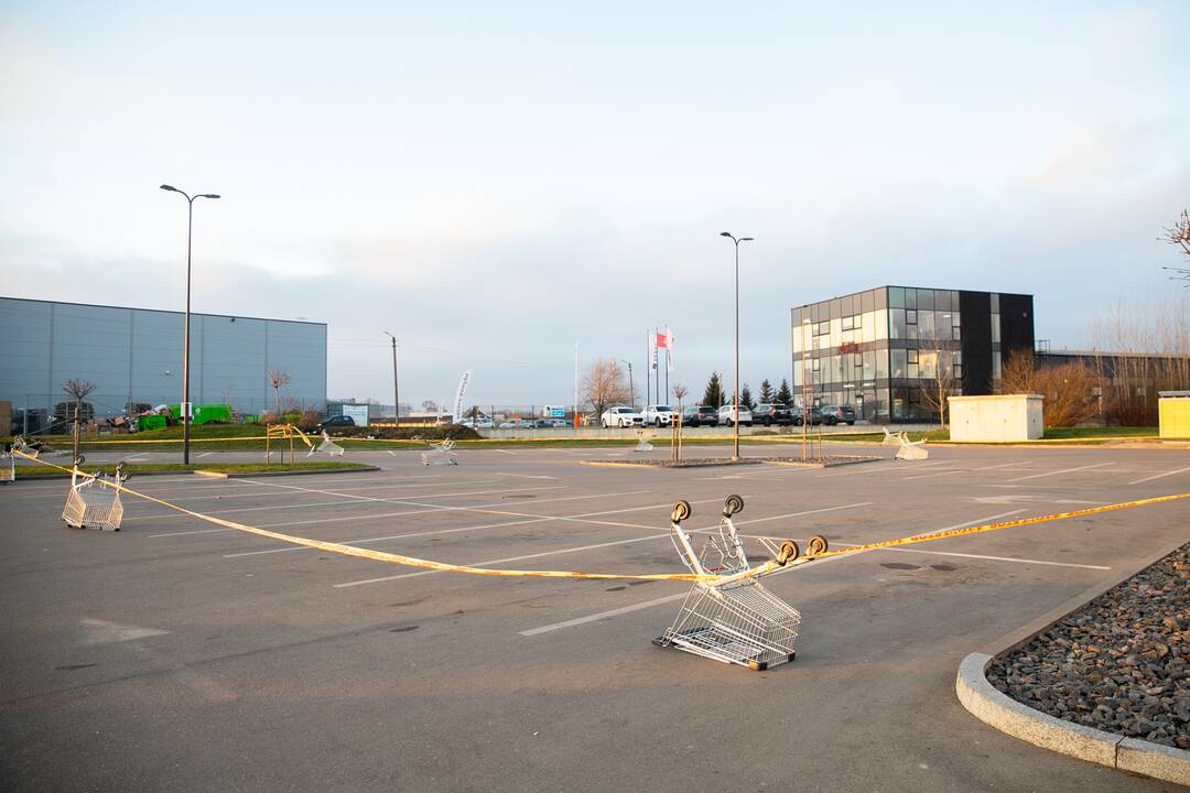 Prekybos centrai Kaune pradeda riboti automobilių srautus