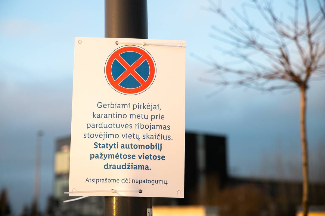 Prekybos centrai Kaune pradeda riboti automobilių srautus