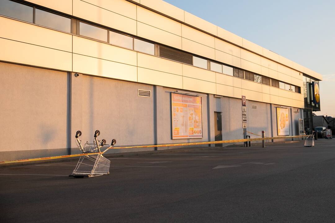 Prekybos centrai Kaune pradeda riboti automobilių srautus