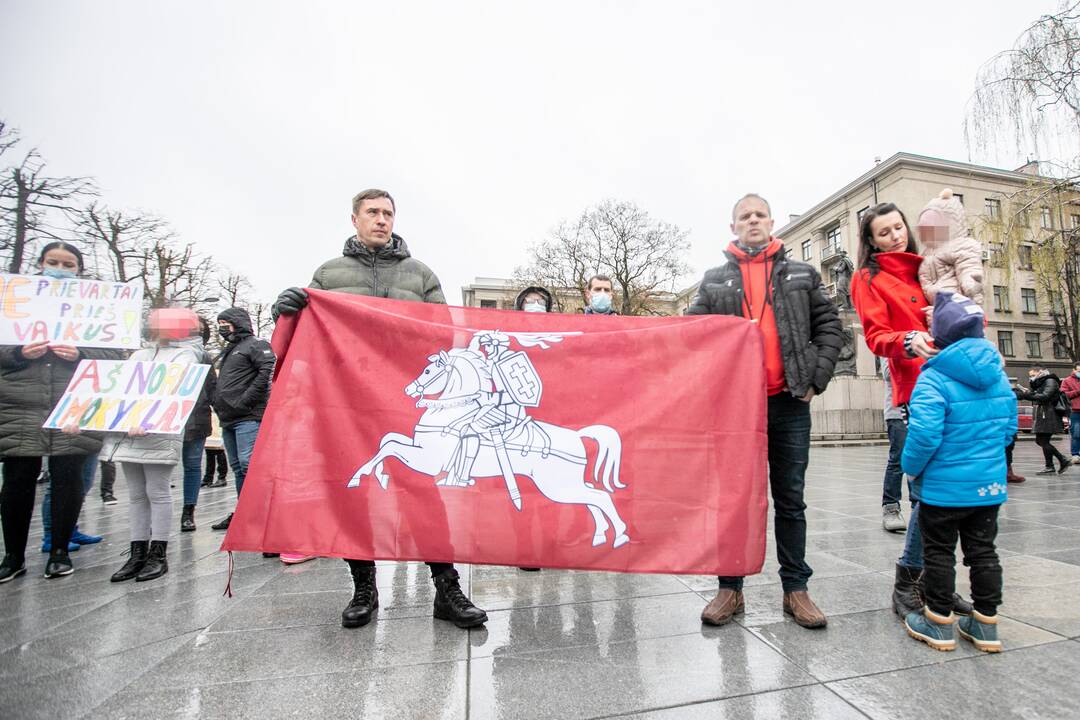 Tėvų protestas prieš vaikų testavimą