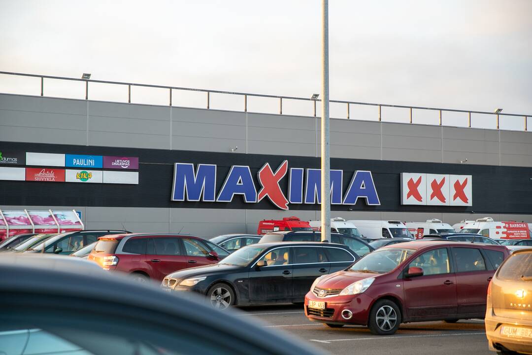 Prekybos centrai Kaune pradeda riboti automobilių srautus
