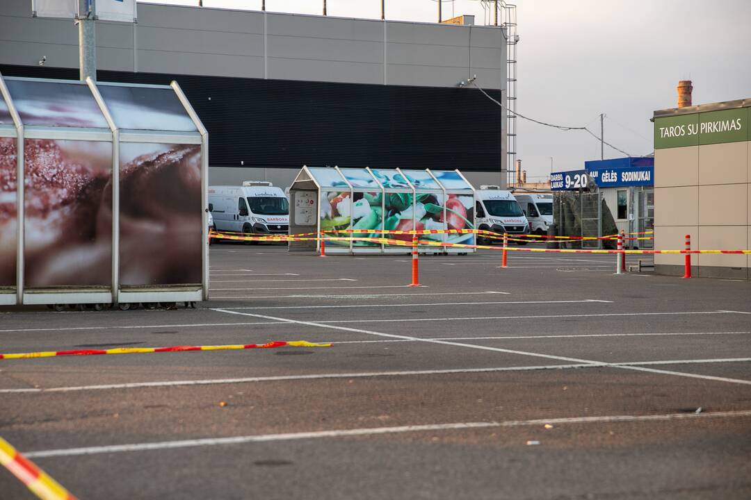 Prekybos centrai Kaune pradeda riboti automobilių srautus