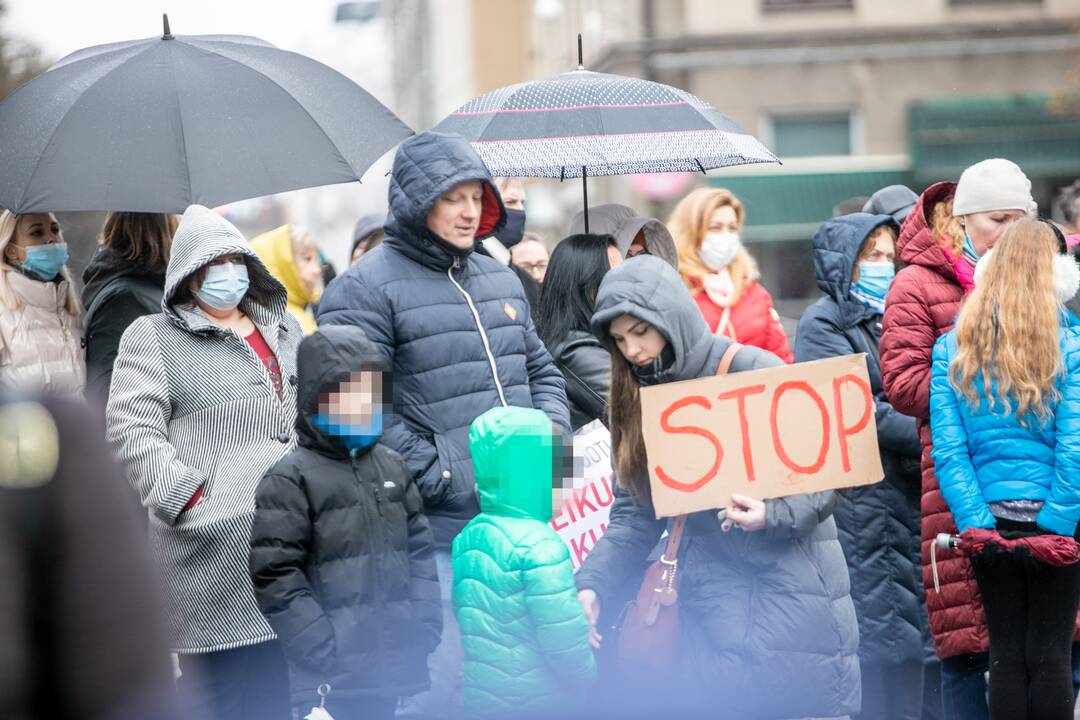 Tėvų protestas prieš vaikų testavimą