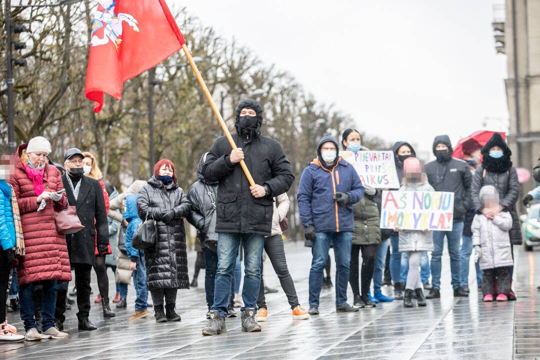 Tėvų protestas prieš vaikų testavimą