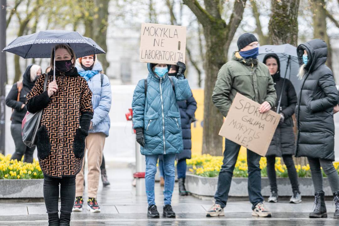 Tėvų protestas prieš vaikų testavimą