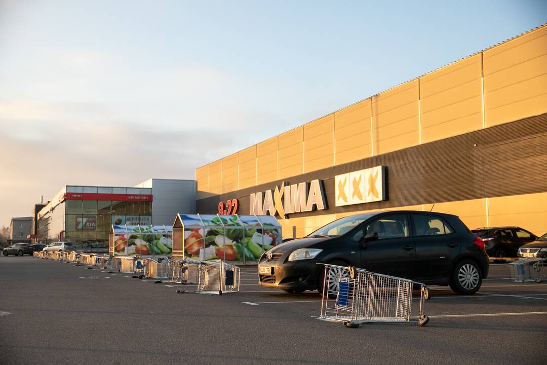 Prekybos centrai Kaune pradeda riboti automobilių srautus