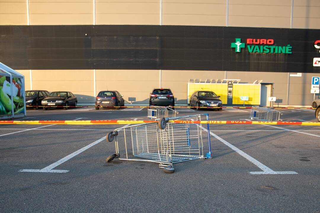 Prekybos centrai Kaune pradeda riboti automobilių srautus