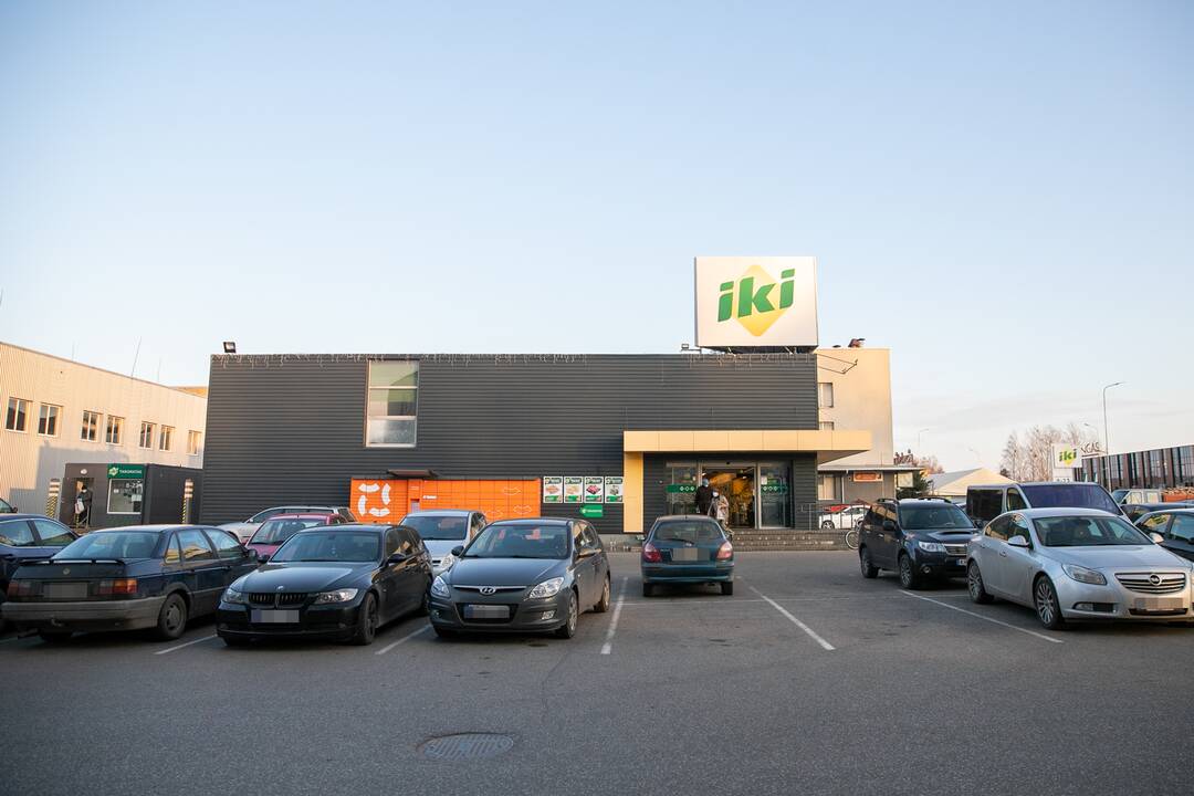 Prekybos centrai Kaune pradeda riboti automobilių srautus