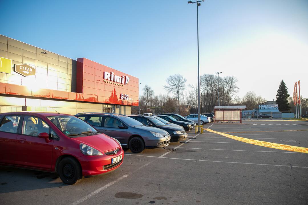Prekybos centrai Kaune pradeda riboti automobilių srautus