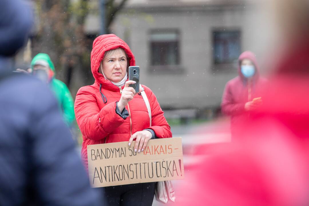Tėvų protestas prieš vaikų testavimą