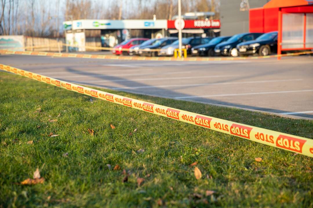 Prekybos centrai Kaune pradeda riboti automobilių srautus