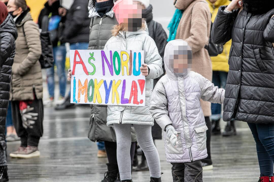 Tėvų protestas prieš vaikų testavimą