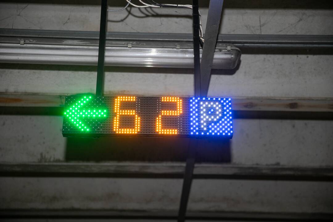 Prekybos centrai Kaune pradeda riboti automobilių srautus