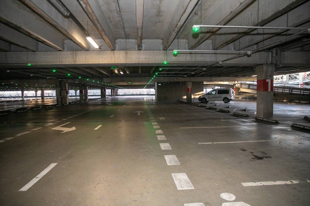 Prekybos centrai Kaune pradeda riboti automobilių srautus