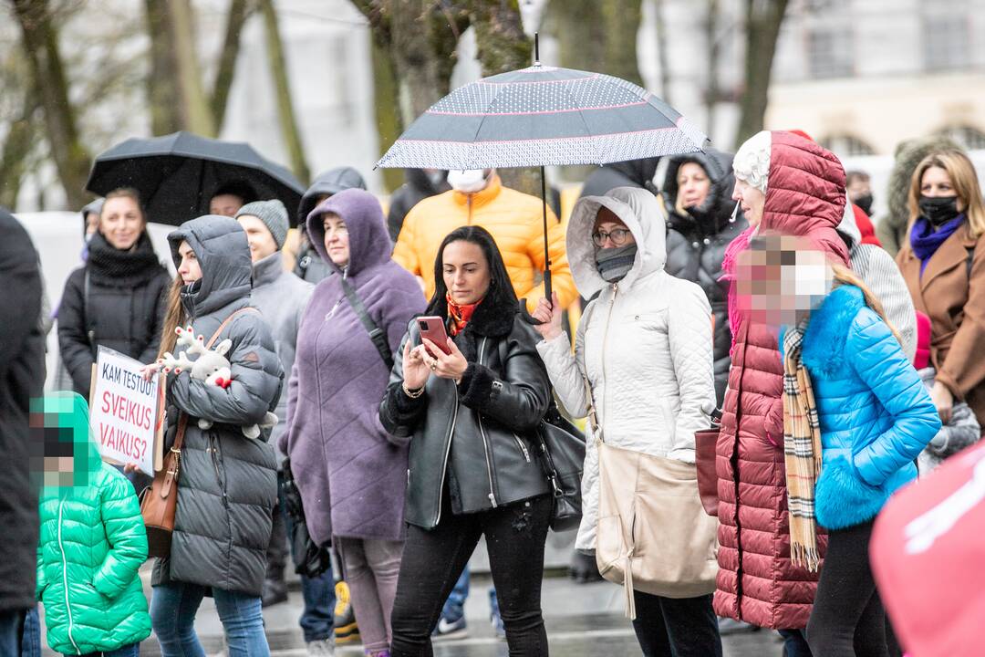 Tėvų protestas prieš vaikų testavimą