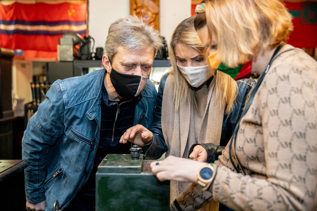 „Atominiame bunkeryje“ atkurtos tarpukario Kauno žydų parduotuvės