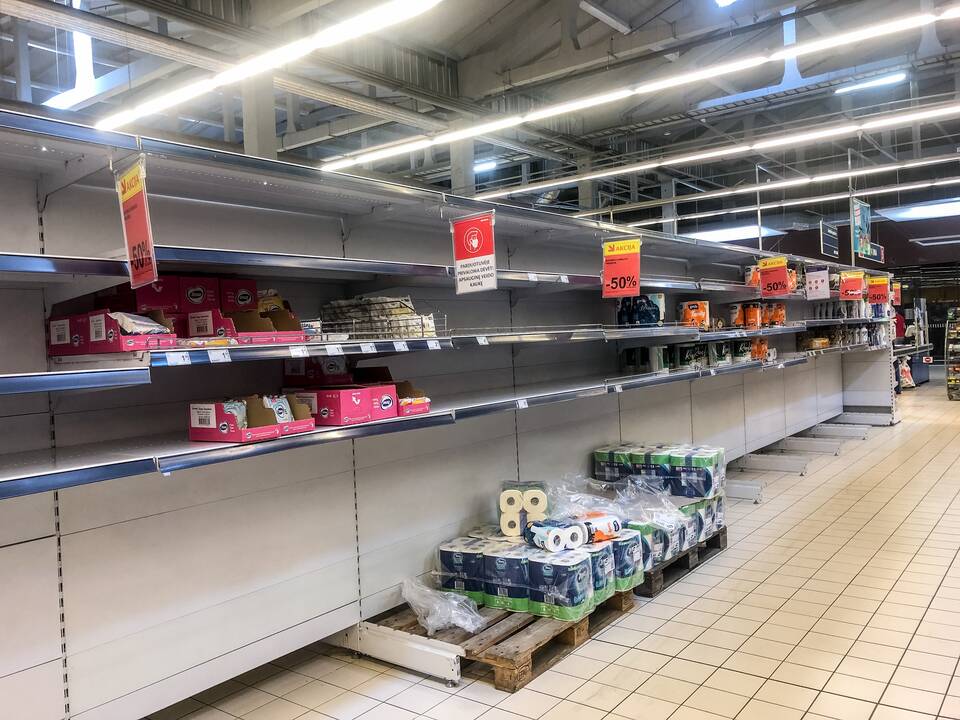 Pirkėjai apgulė Aleksote uždaromą „Maximą“