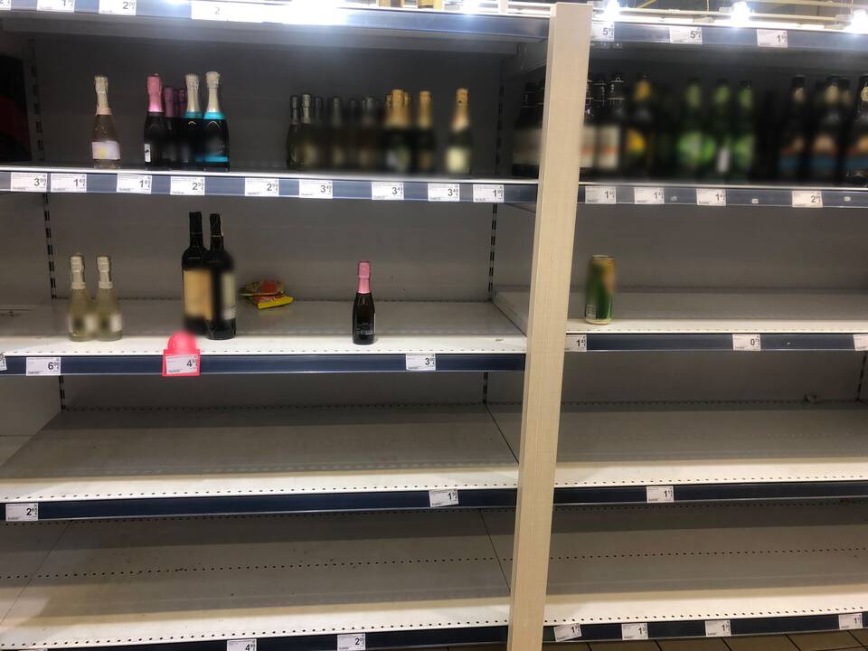 Pirkėjai apgulė Aleksote uždaromą „Maximą“