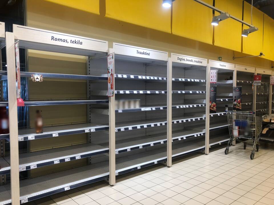 Pirkėjai apgulė Aleksote uždaromą „Maximą“