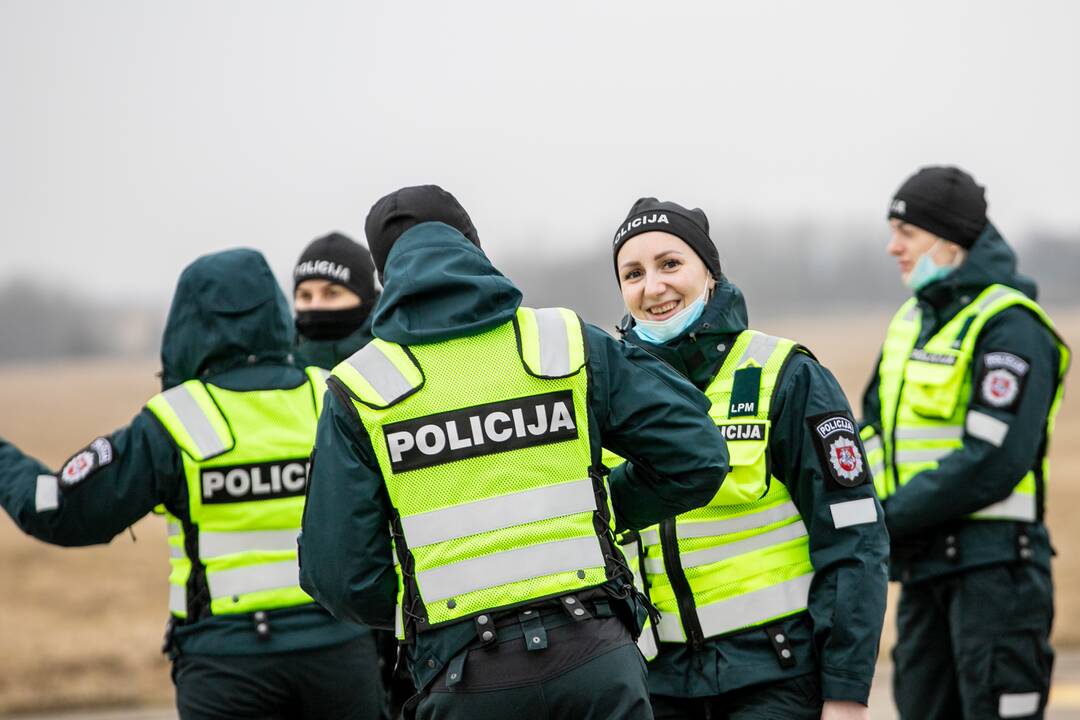 Lietuvos policijos mokyklos kursantų pratybos Aleksoto aerodrome