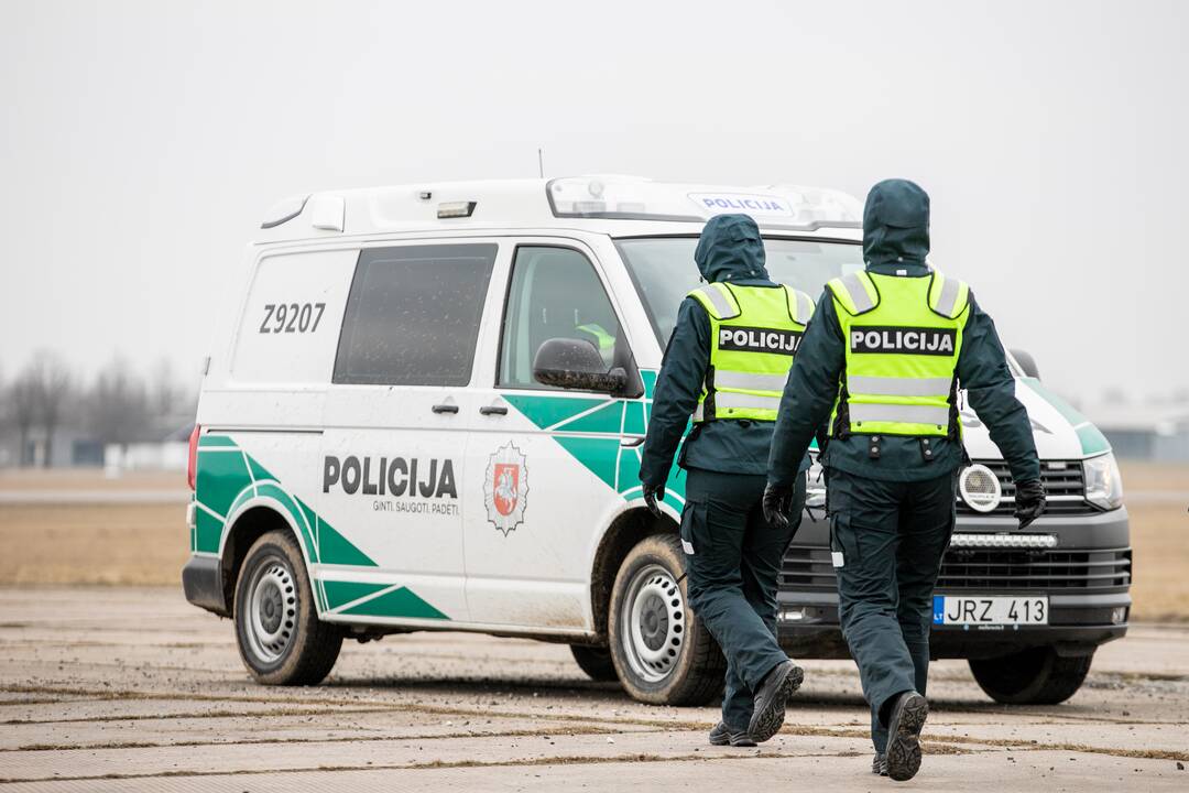 Lietuvos policijos mokyklos kursantų pratybos Aleksoto aerodrome