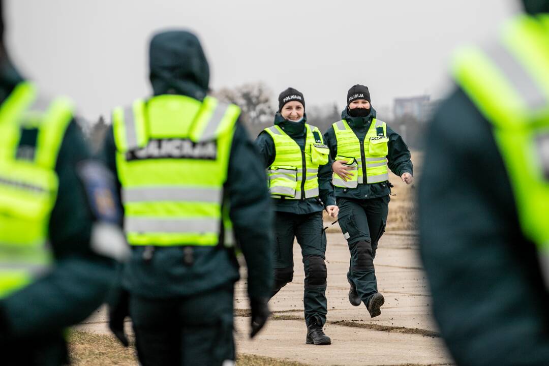 Lietuvos policijos mokyklos kursantų pratybos Aleksoto aerodrome