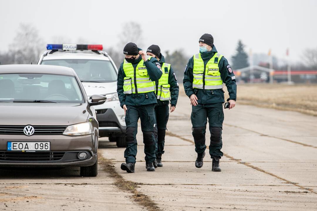 Lietuvos policijos mokyklos kursantų pratybos Aleksoto aerodrome