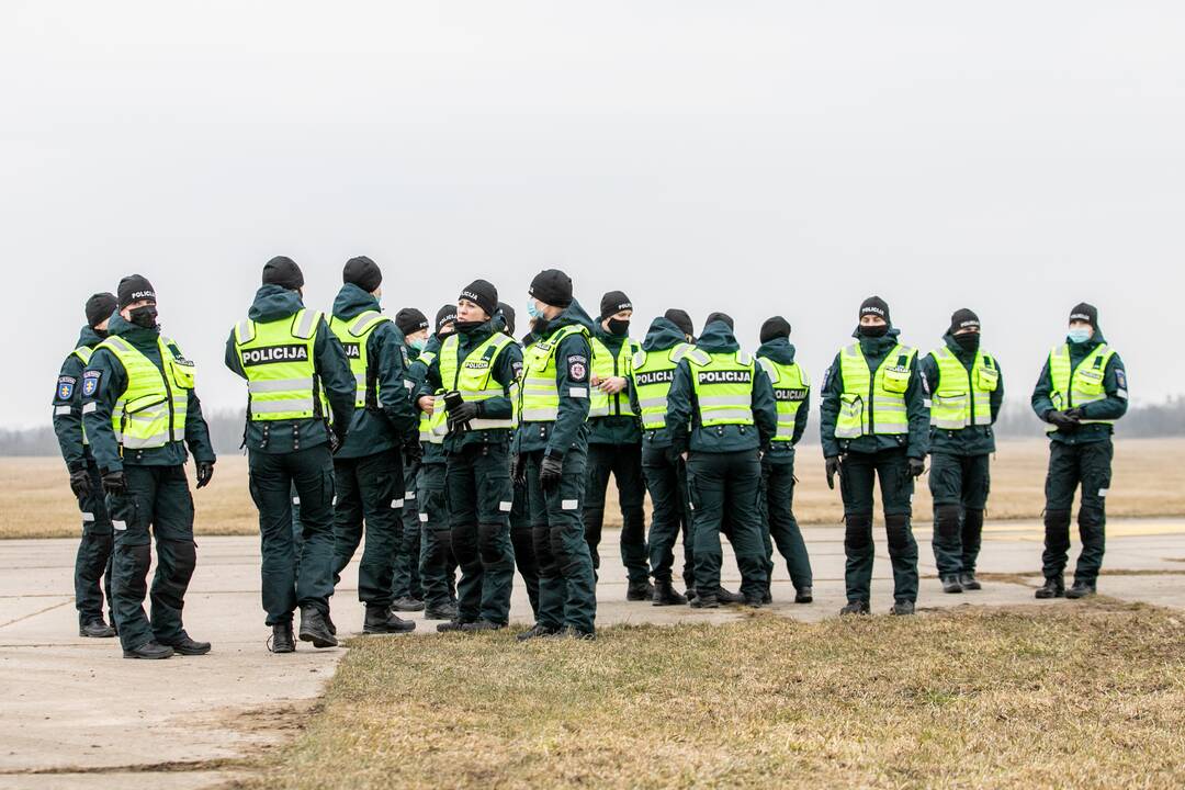 Lietuvos policijos mokyklos kursantų pratybos Aleksoto aerodrome