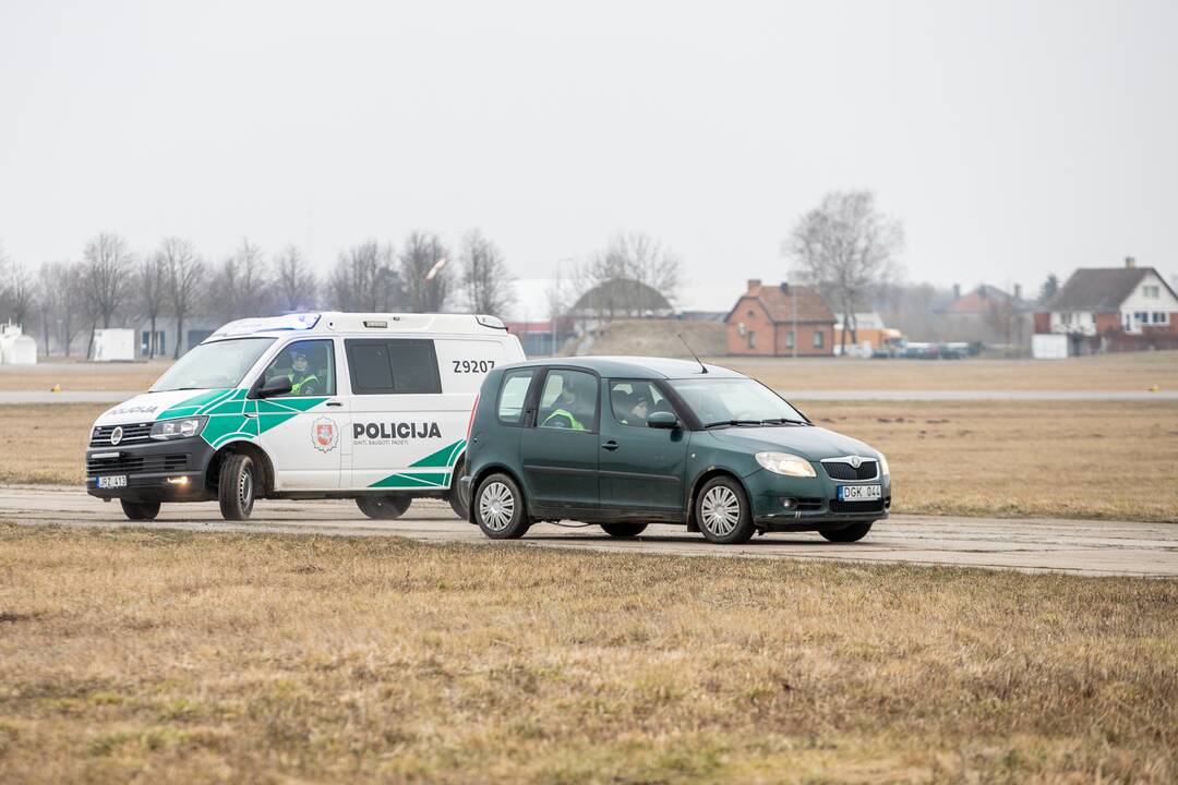 Lietuvos policijos mokyklos kursantų pratybos Aleksoto aerodrome