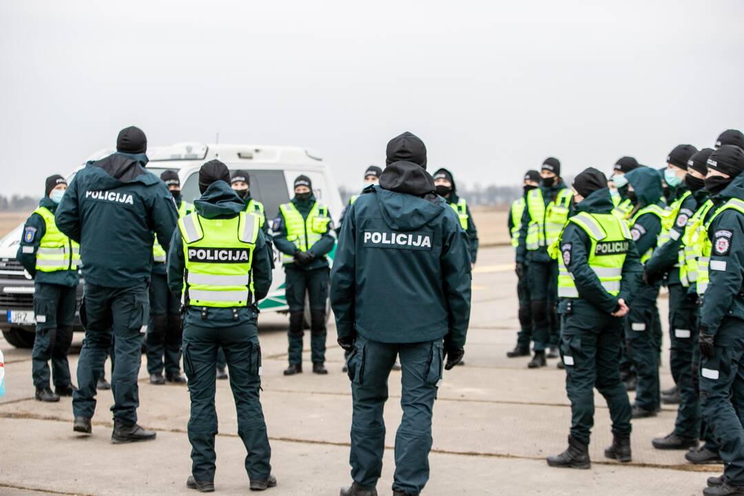 Lietuvos policijos mokyklos kursantų pratybos Aleksoto aerodrome