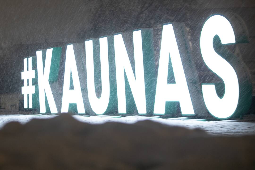Kaune įsisiūbuoja stichinis snygis