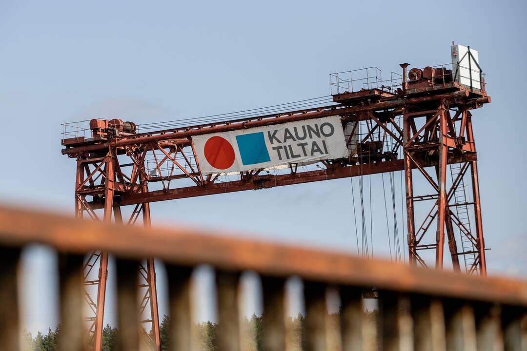 Atnaujinamos tilto per Nerį statybos