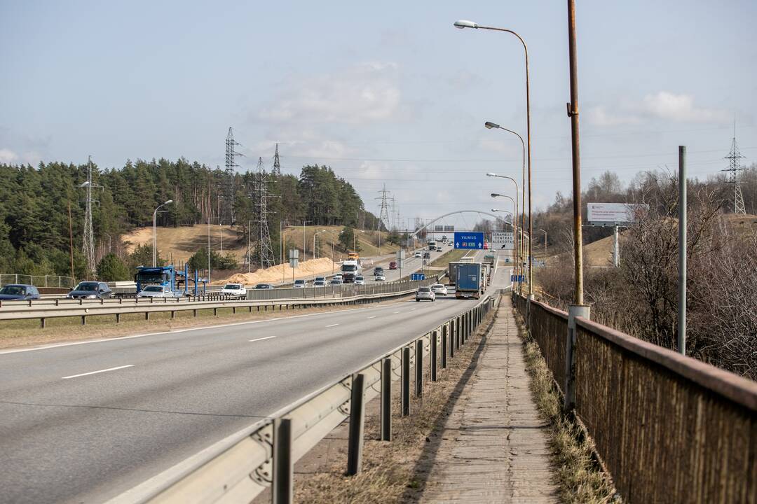 Atnaujinamos tilto per Nerį statybos