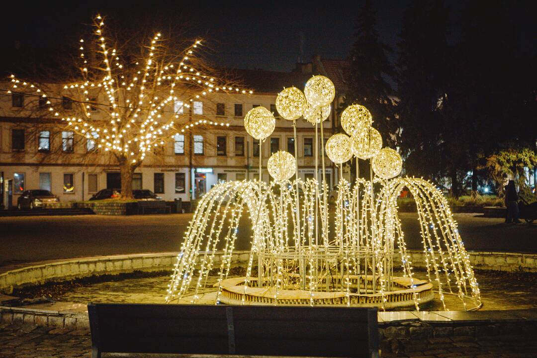 Kalėdinės dekoracijos papuošė Kauną