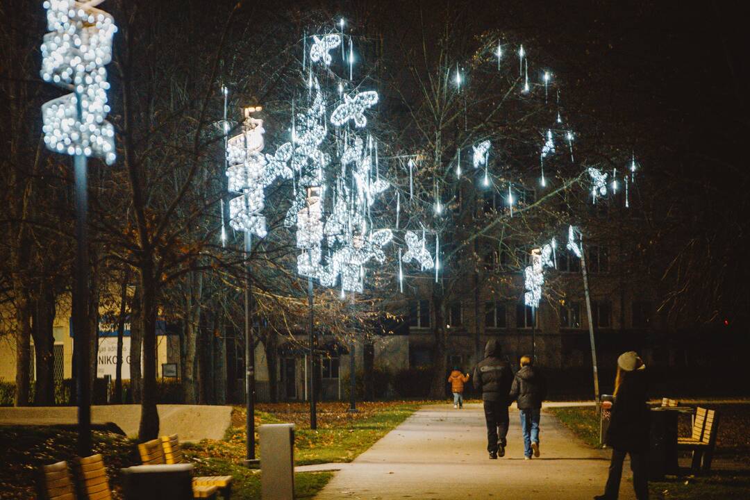 Kalėdinės dekoracijos papuošė Kauną