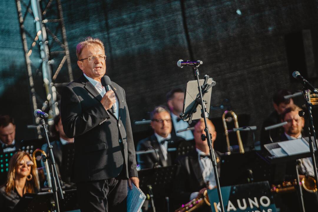 Koncertas Baltijos keliui atminti Nemuno saloje
