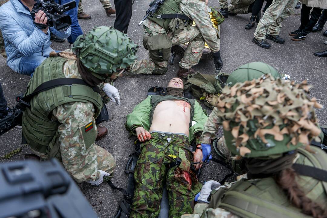 Karių pratybos Pravieniškėse ir Kauno klinikose