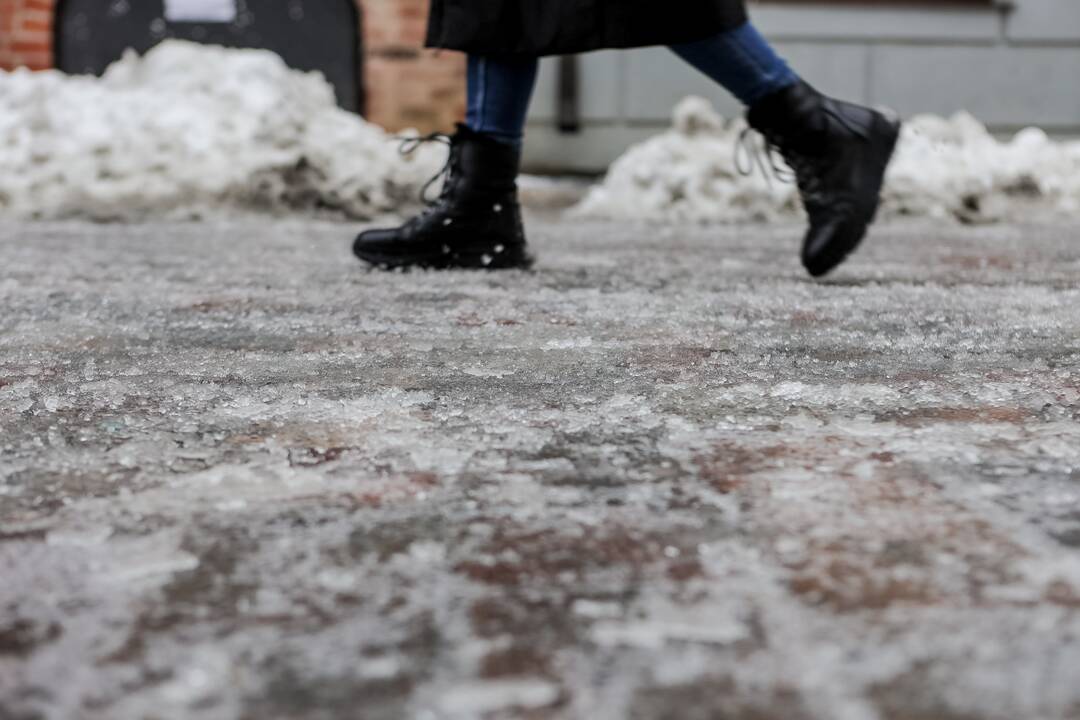 Eismo sąlygas Kaune sunkina plikledis 