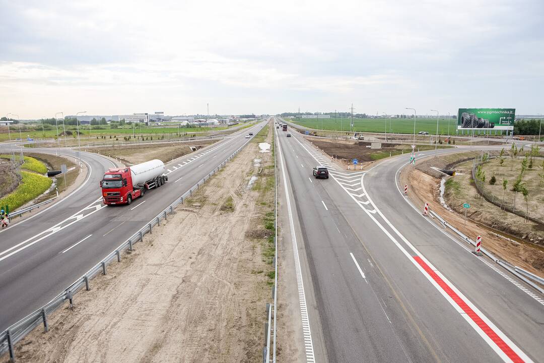 Magistralėje ties Giraite atidarytas viadukas