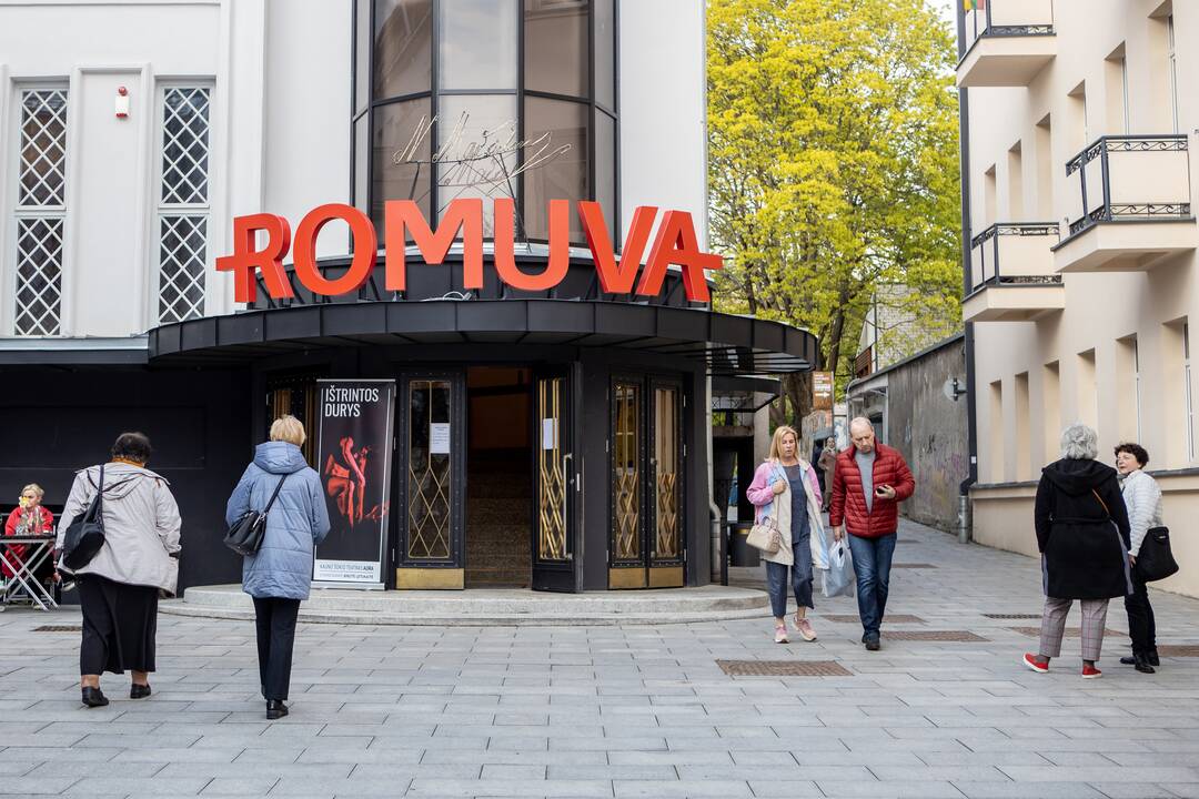 „Ištrintos durys“ – šokio teatro „Aura“ premjerinis spektaklis