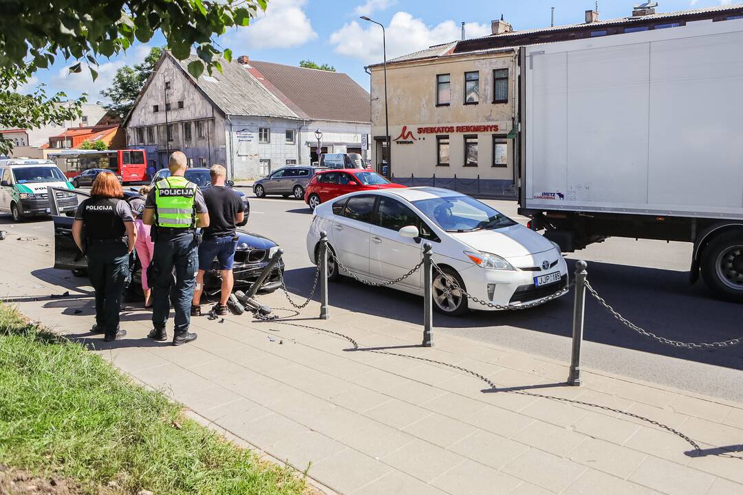 Sunkvežimio ir BMW avarija Birštono g.