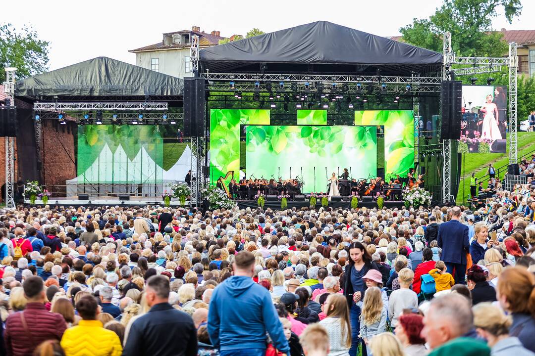 Kauno pilies papėdėje kauniečius subūrė operetė ir „Tautiška giesmė“
