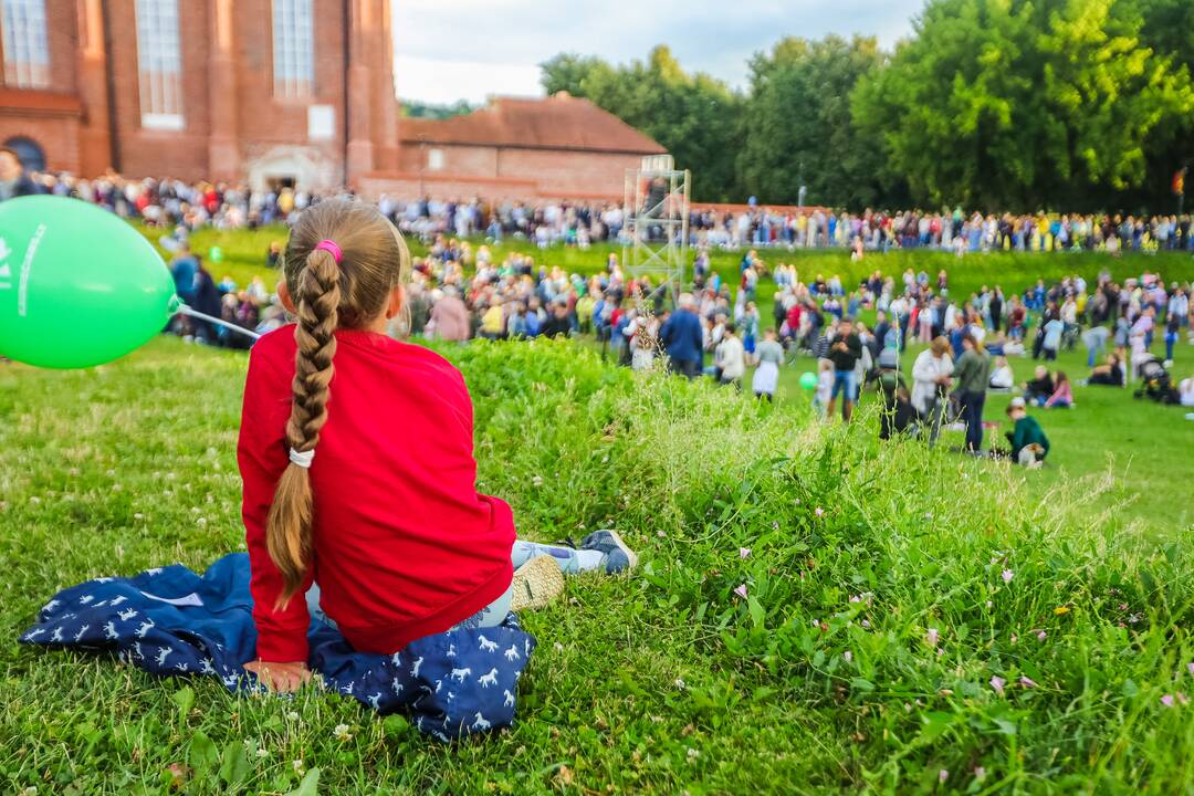 Kauno pilies papėdėje kauniečius subūrė operetė ir „Tautiška giesmė“