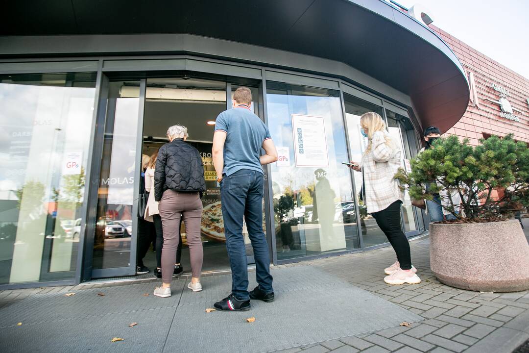 Kauno prekybos centruose tikrinami galimybių pasai