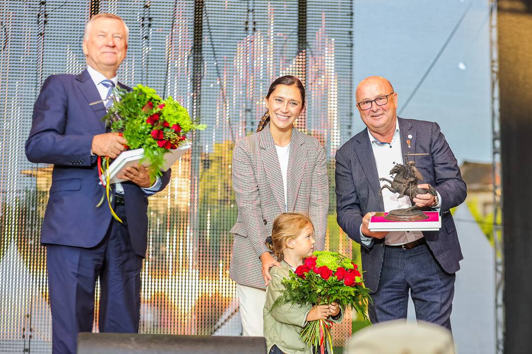 Padėkos ir garbingi apdovanojimai Kauno miesto šviesuliams