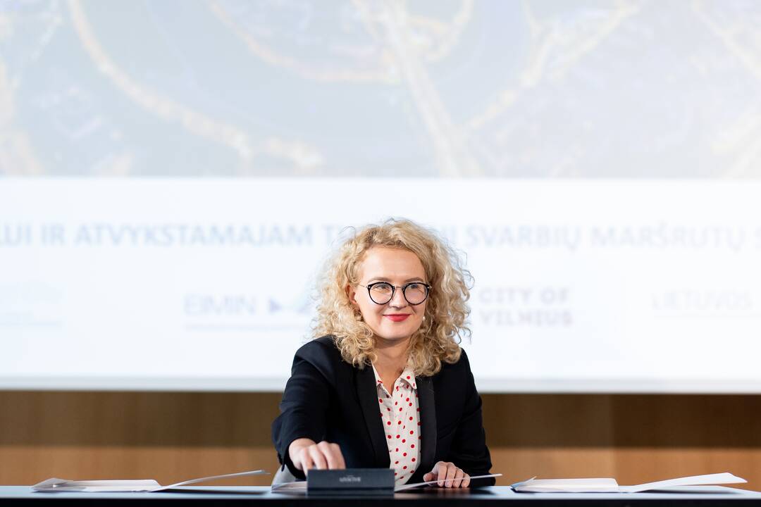 Iš kairės: Marius Skuodis, Aušrinė Armonaitė, Valdas Benkunskas.