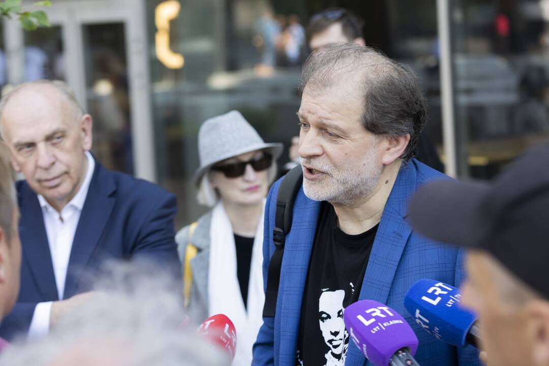 Protestas prieš lietuvių rašytojų memorialinių erdvių naikinimą.