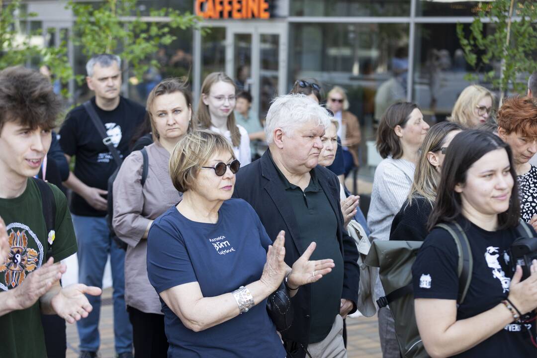 Protestas prieš lietuvių rašytojų memorialinių erdvių naikinimą.