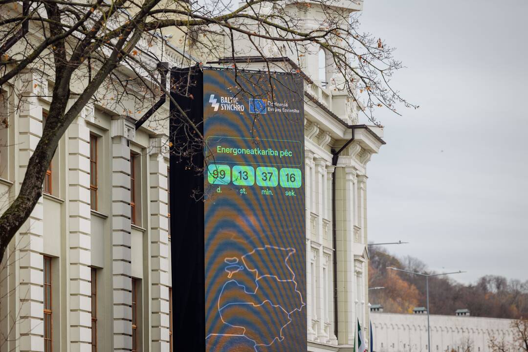 Vilniuje atidengtas simbolinis laikrodis, pradėsiantis skaičiuoti 100 dienų iki atsijungimo nuo BRELL